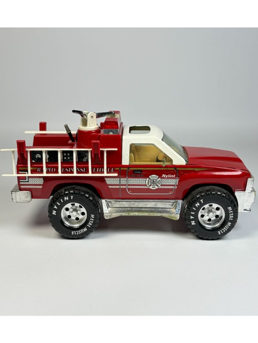 Vintage Nylint Rapid Response Vehicle Suburban Pumper Fire Truck Toy Steel